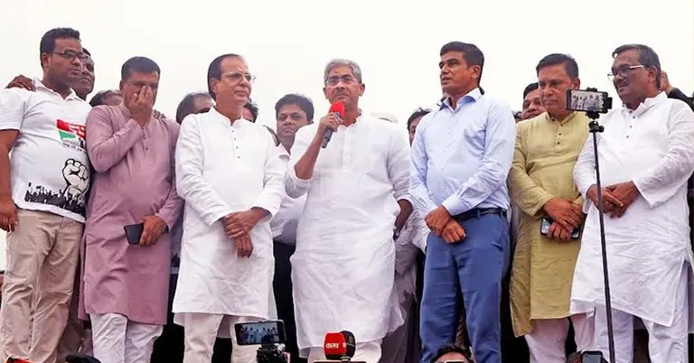 সাংবাদিকদের সঙ্গে মতবিনিময় করেছেন পানিসম্পদমন্ত্রী